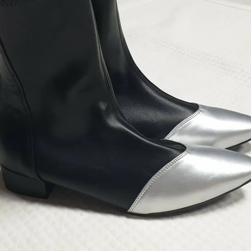 [BUNJANG] Black Silver Color Block Ankle Socks Boots (235) / 블랙 실버 톤 배색 앵클  삭스 부츠 235