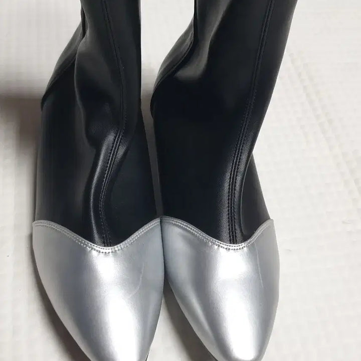 [BUNJANG] Black Silver Color Block Ankle Socks Boots (235) / 블랙 실버 톤 배색 앵클  삭스 부츠 235