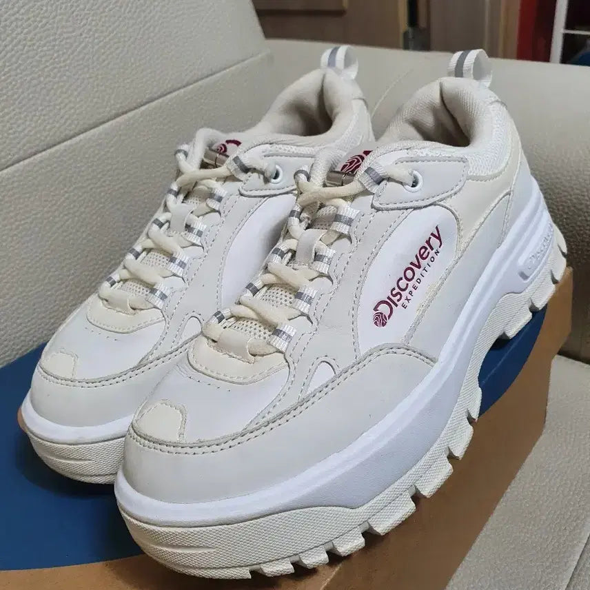 [BUNJANG] Discovery Expedition White Sneakers / 디스커버리 익스페디션 화이트 운동화