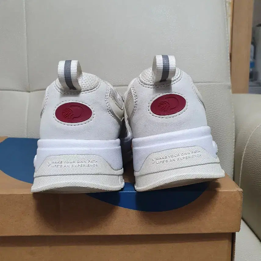 [BUNJANG] Discovery Expedition White Sneakers / 디스커버리 익스페디션 화이트 운동화