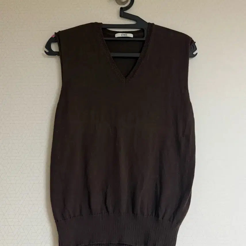 [BUNJANG] Ethos Sleeveless Cotton V-Neck Knit Vest Brown / 에토스 슬리브리스 COTTON V-NECK KNIT VEST 브라운