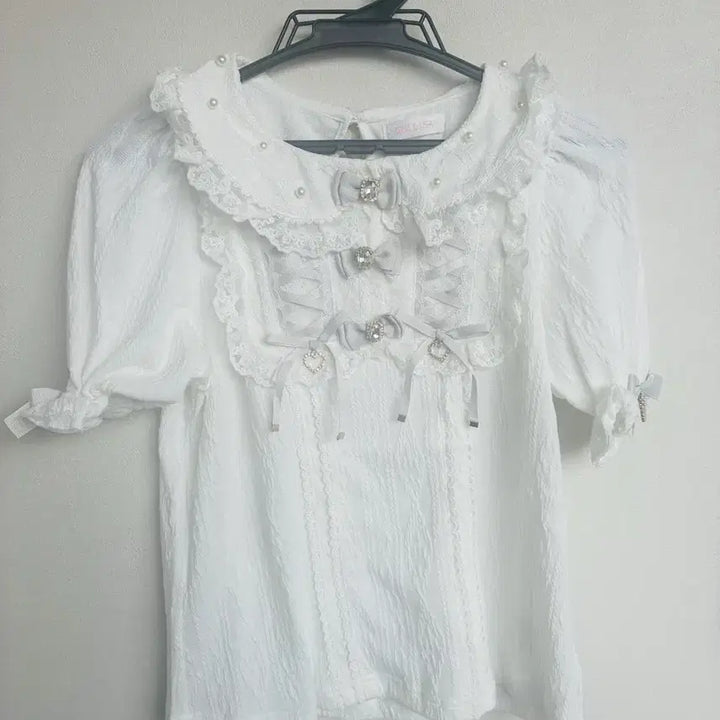 [BUNJANG] Lizlisa Ribbon Short Sleeve Blouse / 리즈리사 삼연 리본 블라우스 반팔/디마럽 마즈 시허니 지뢰계 로지타