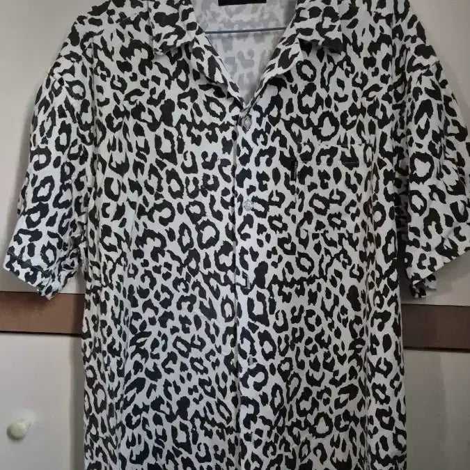 [BUNJANG] Saintpain Leopard Pattern Short Sleeve Shirts Bundle / 세인트페인 레오파드 옐로우, 화이트 셔츠 일괄 판매
