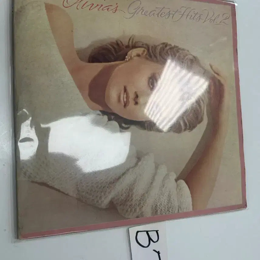 [BUNJANG] Olivia Newton-John Greatest Hits Vol. 2 Oasis Record LP (Warped) / 올리비아 뉴튼 존 Greatest Hits 2 오아시스 LP 휘어짐
