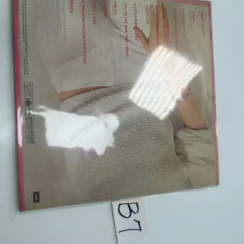 [BUNJANG] Olivia Newton-John Greatest Hits Vol. 2 Oasis Record LP (Warped) / 올리비아 뉴튼 존 Greatest Hits 2 오아시스 LP 휘어짐