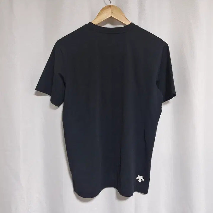 [BUNJANG] Descente Black Short Sleeve T-Shirt / 데상트 블랙 반팔 티셔츠