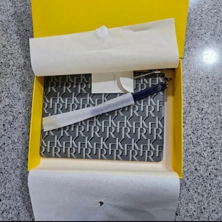 [BUNJANG] Find Kapoor Clutch / 파인드 카푸어 클러치
