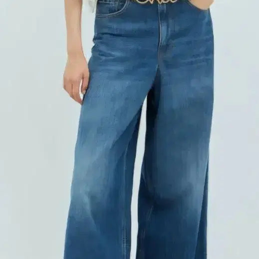 [BUNJANG] Chloe White Logo Short Sleeve Cropped T-Shirt / 끌로에 티셔츠