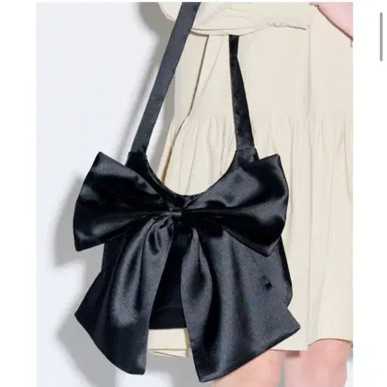 [BUNJANG] Opening Sunshine Black Satin Ribbon Shoulder Bag / 오프닝선샤인 블랙 새틴 리본 숄더백