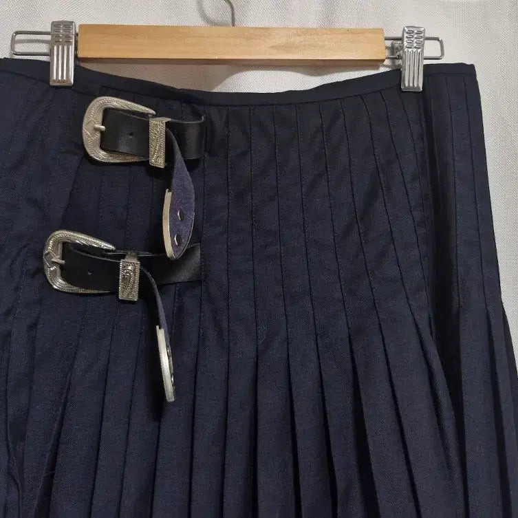 [BUNJANG] JIER R Belt Buckle Pleated Long Skirt Navy / jierr 지에르 벨트 버클 플리츠 롱 스커트 네이비