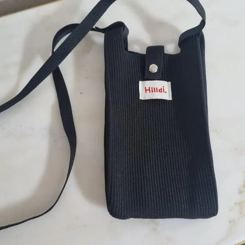 [BUNJANG] Hilldi. Knit Mini Crossbody Bag / Smartphone Pouch / (새것) 할디 니트 미니 크로스백 / 스마트폰 파우치