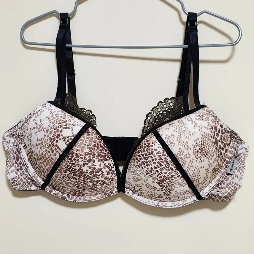 [BUNJANG] Top Model Vampy Lace Bra 80A / 탑모델 볼륨 업 뱀피 브라 80A