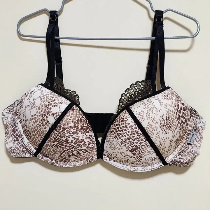 [BUNJANG] Top Model Vampy Lace Bra 80A / 탑모델 볼륨 업 뱀피 브라 80A