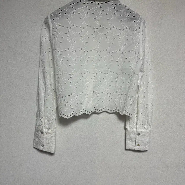 [BUNJANG] Zara Woman White Eyelet Punch Blouse / 자라 우먼 화이트 아일렛 펀칭 블라우스(55가능 가슴90정도)