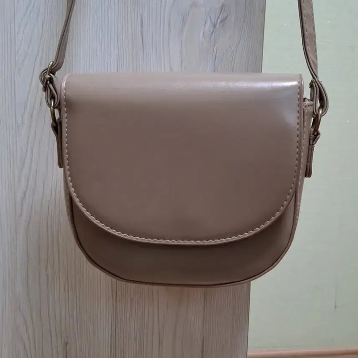 [BUNJANG] Square Crossbody Bag (Faux Leather) / 스퀘어 크로스백(인조가죽)
