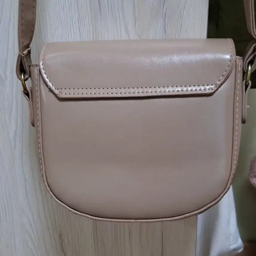 [BUNJANG] Square Crossbody Bag (Faux Leather) / 스퀘어 크로스백(인조가죽)