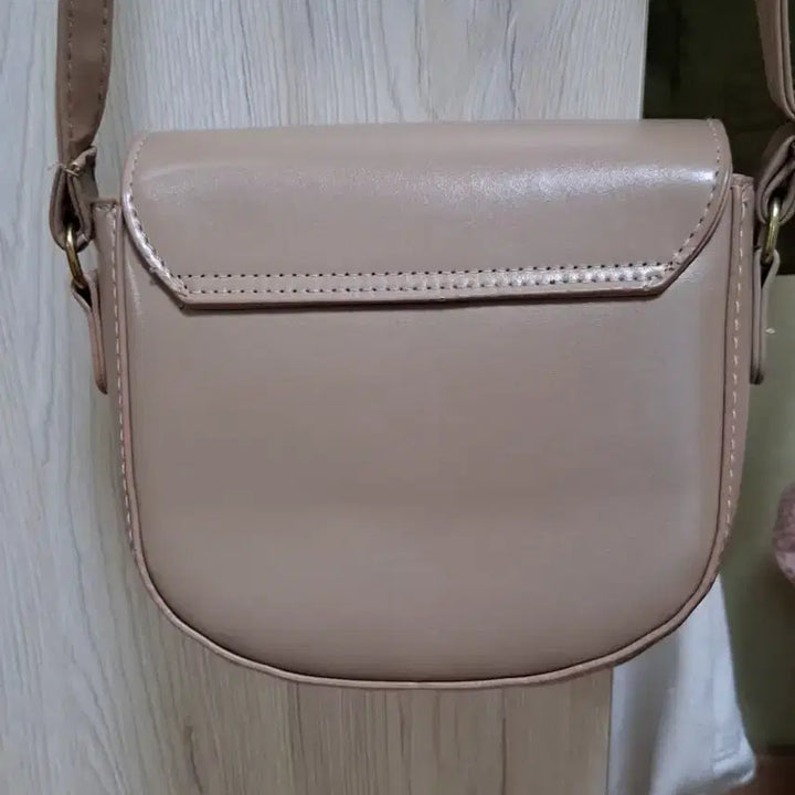 [BUNJANG] Square Crossbody Bag (Faux Leather) / 스퀘어 크로스백(인조가죽)