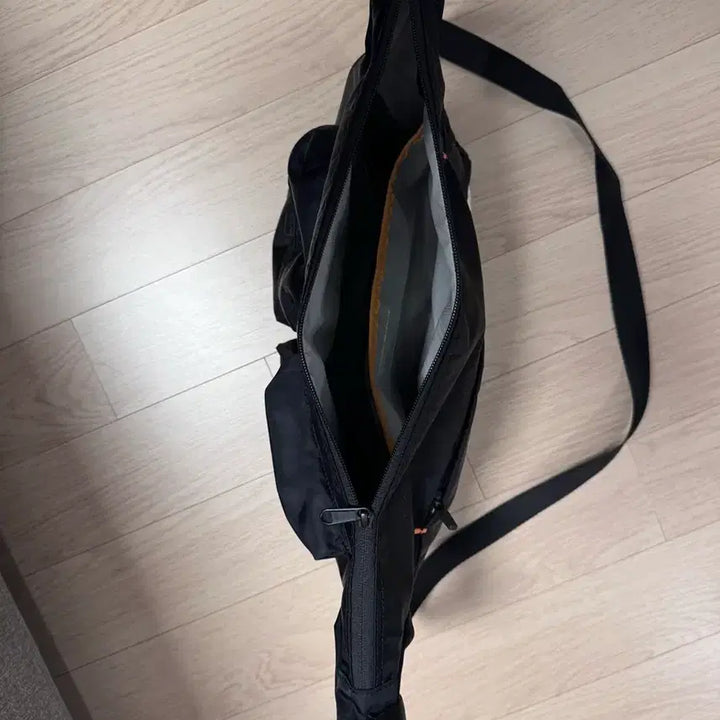 [BUNJANG] RAWROW Black Multi-Pocket Shoulder Bag / RAWROW 블랙 멀티 포켓 숄더백
