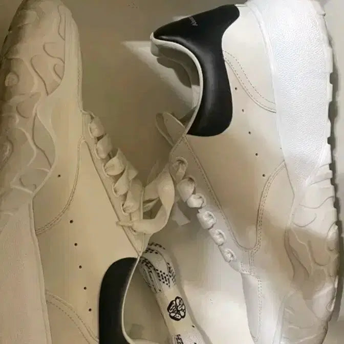 [BUNJANG] Alexander McQueen Coat Trainer Sneakers Black and White / 맥퀸 코트 트레이너