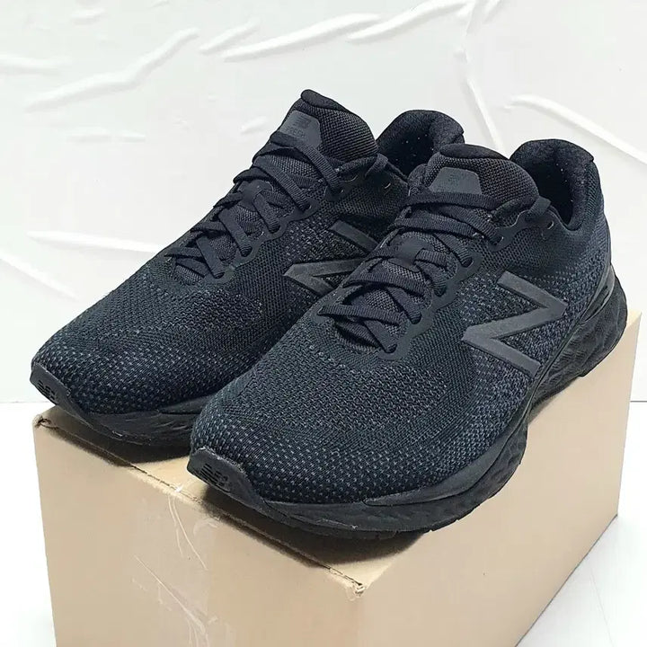 [BUNJANG] New Balance Fresh Foam All Black Sneakers 285 / NB 뉴발란스 프레쉬폼 올블랙 운동화 285