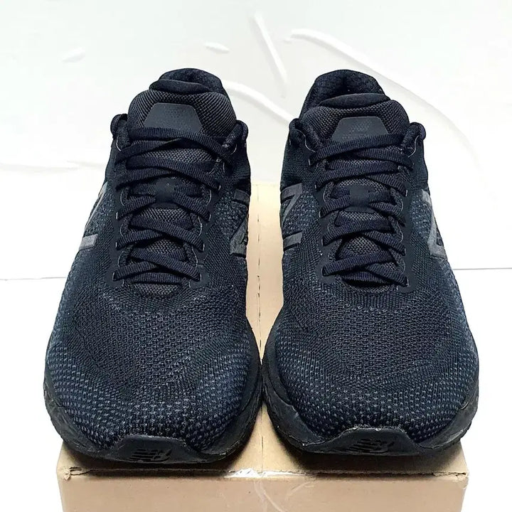[BUNJANG] New Balance Fresh Foam All Black Sneakers 285 / NB 뉴발란스 프레쉬폼 올블랙 운동화 285