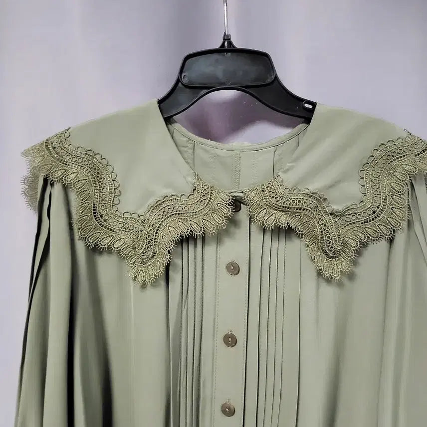 [BUNJANG] The Edge Lace Collar Pintuck Blouse / 더엣지 레이스 칼라 핀턱 블라우스