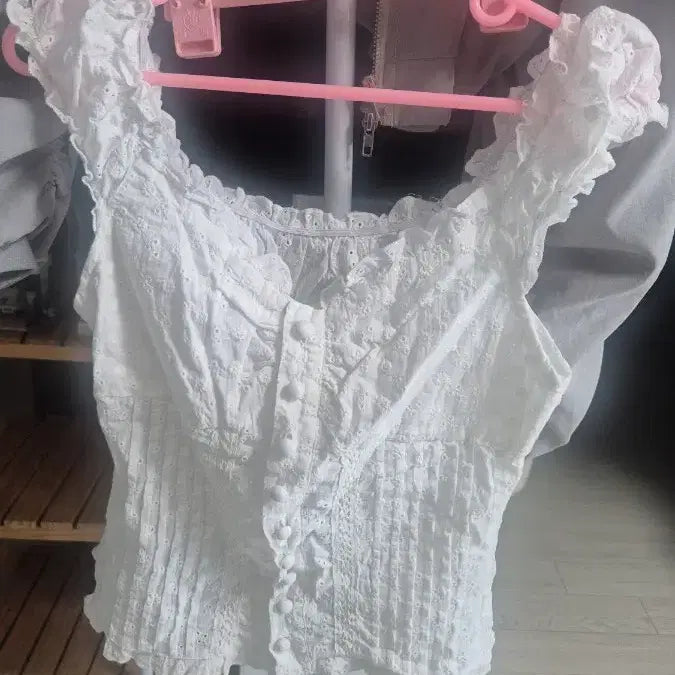 [BUNJANG] White Lace Punching Blouse / 화이트 레이스 펀칭 블라우스