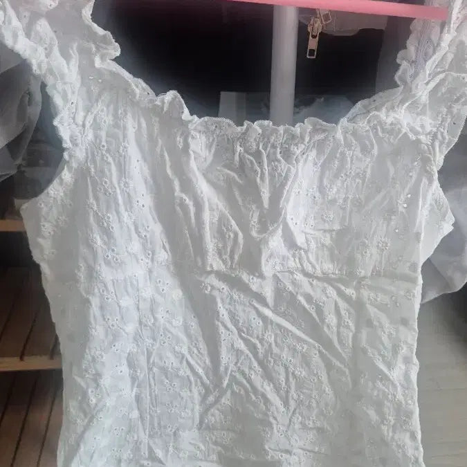 [BUNJANG] White Lace Punching Blouse / 화이트 레이스 펀칭 블라우스