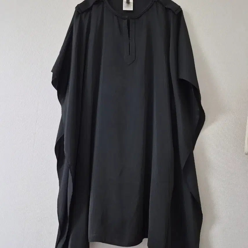 [BUNJANG] BCBG Black Short Sleeve Cowl Neck Blouse / [BCBG] 블랙 반팔 카울넥 블라우스