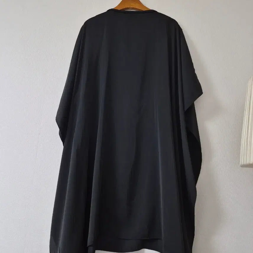 [BUNJANG] BCBG Black Short Sleeve Cowl Neck Blouse / [BCBG] 블랙 반팔 카울넥 블라우스