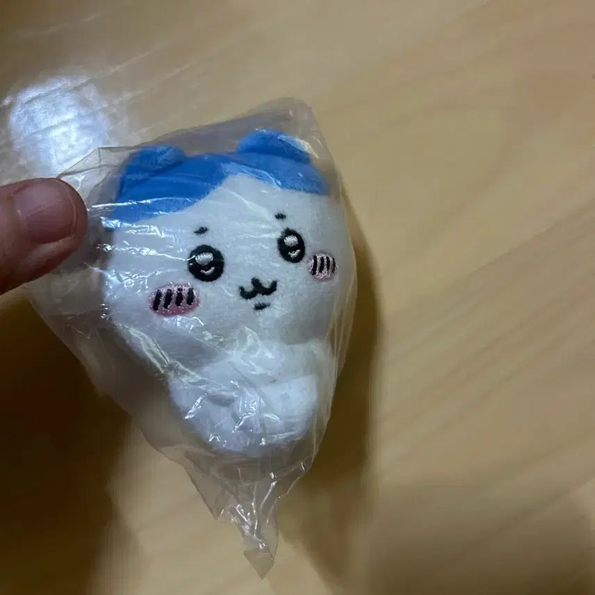 [BUNJANG] Chiikawa Sitting Hachiware Chikawa Gacha Mascot / 앉은 하치와레 치이카와 가챠 마스코트