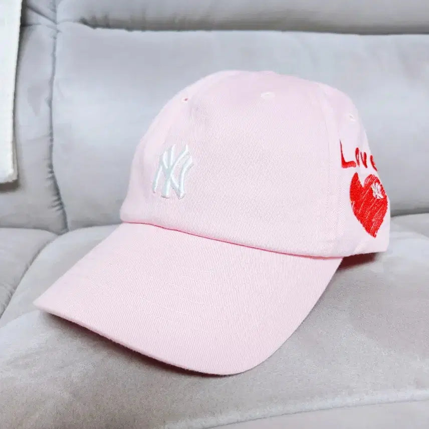 [BUNJANG] MLB Pink Heart Embroidered Ball Cap / MLB모자