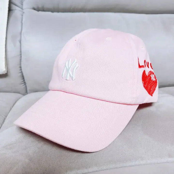 [BUNJANG] MLB Pink Heart Embroidered Ball Cap / MLB모자