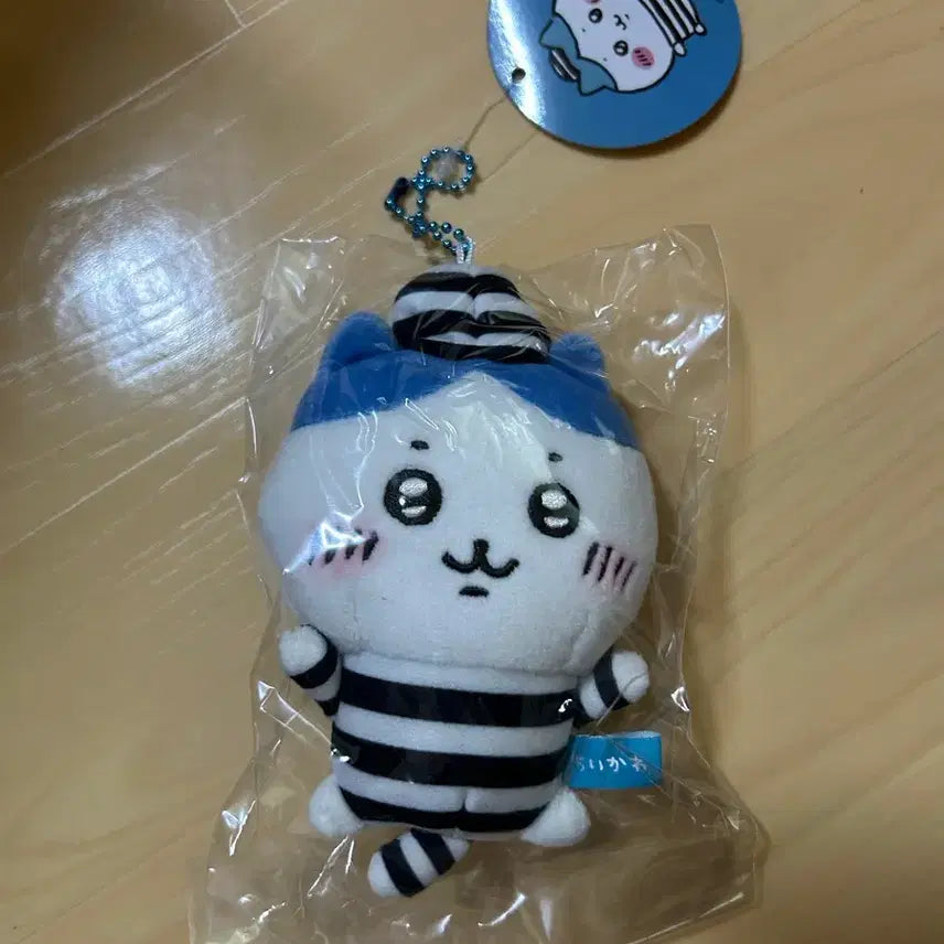 [BUNJANG] Chiikawa Hachware Mascot Plush / 죄수 하치와레 치이카와 마스코트
