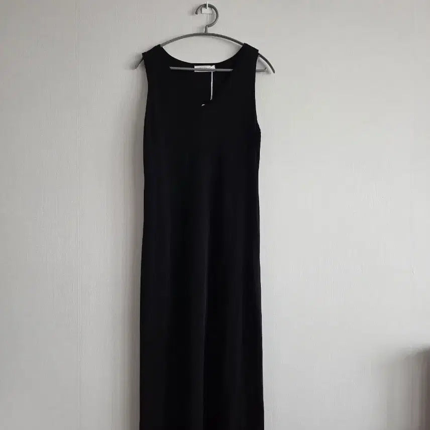 [BUNJANG] Black V-Neck Sleeveless Maxi Dress / 블랙 V넥 롱 슬리브리스 원피스