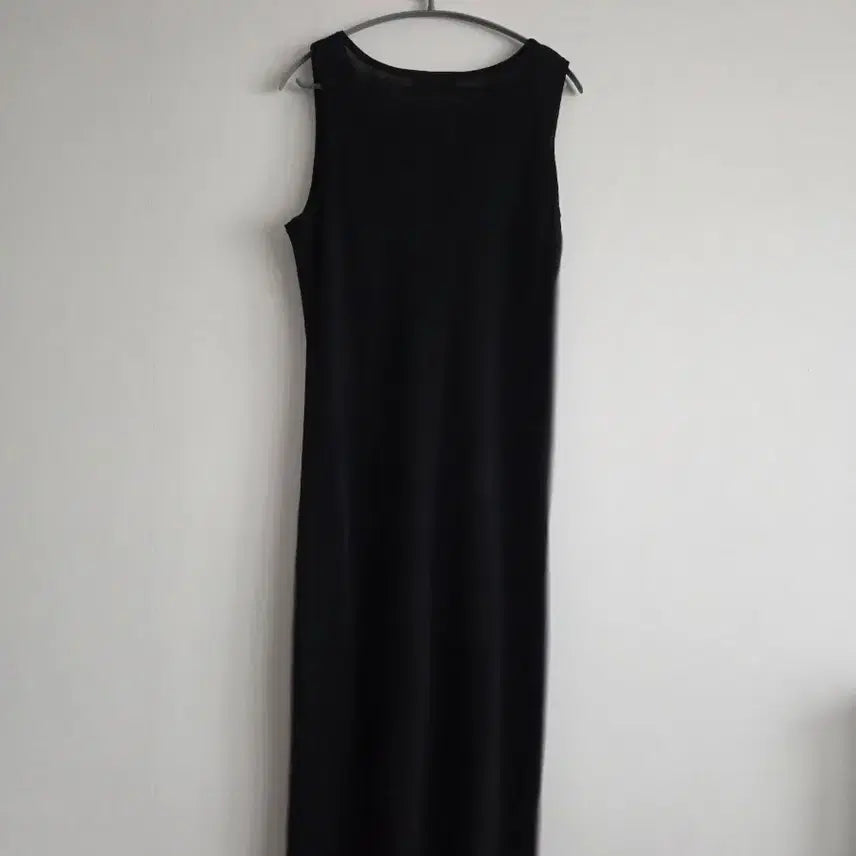 [BUNJANG] Black V-Neck Sleeveless Maxi Dress / 블랙 V넥 롱 슬리브리스 원피스
