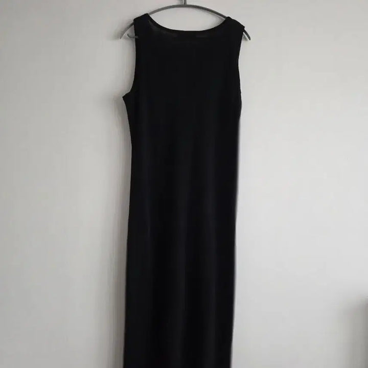 [BUNJANG] Black V-Neck Sleeveless Maxi Dress / 블랙 V넥 롱 슬리브리스 원피스