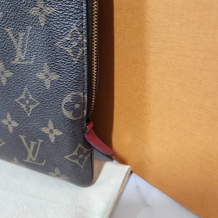 [BUNJANG] Louis Vuitton Monogram Pouch / 루이비통 에튀 모노그램 클러치