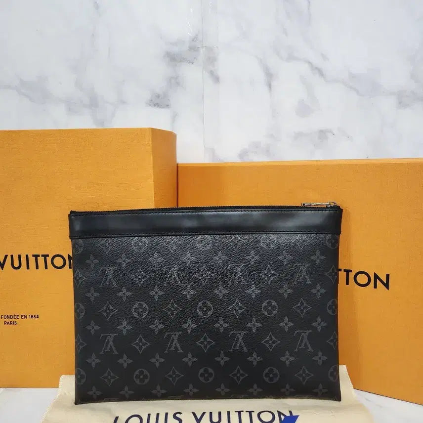 [BUNJANG] Louis Vuitton Pochette Monogram Eclipse Clutch Bag / 루이비통 포쉐트 모노그램 이클립스 정품 클러치
