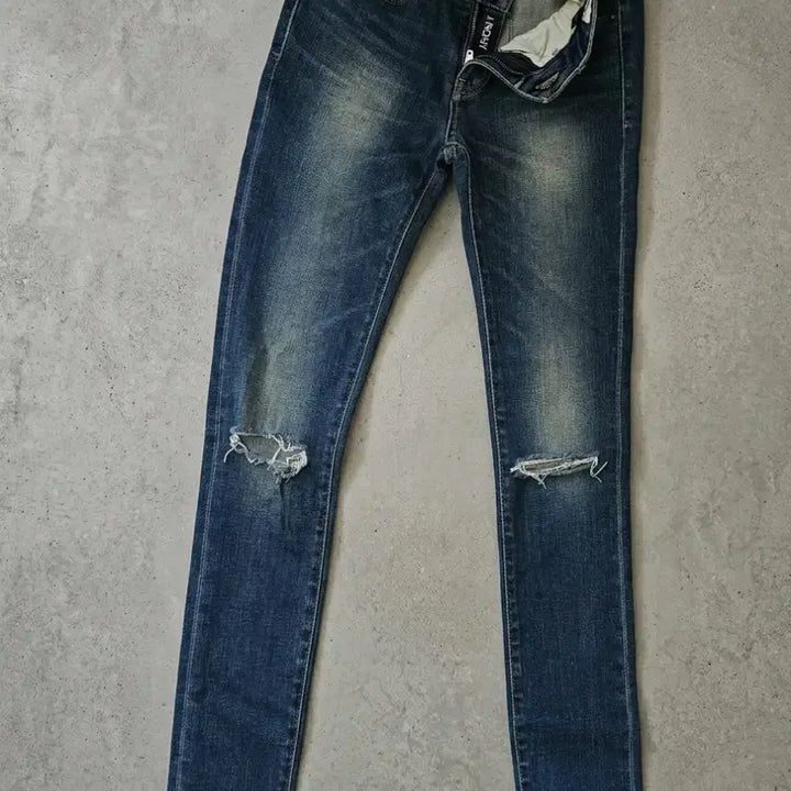 [BUNJANG] PLAC Premium ISKO Denim PONY Fit Jeans (Size 25) / PLAC 프리미엄 ISKO 데님 PONY핏 YKK지퍼 찢어진 25. 상태