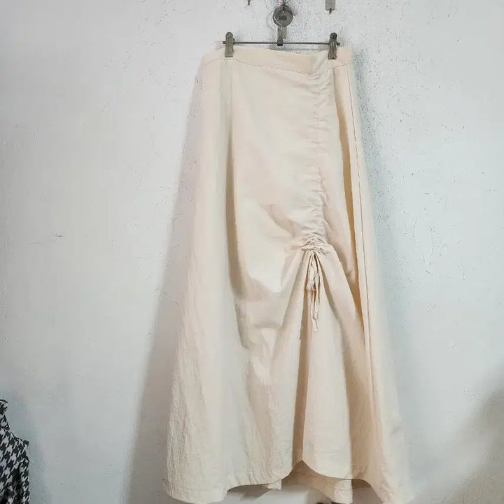 [BUNJANG] Ivory Shirring Long Skirt / 바스락아이보리 셔링 롱 스커트
