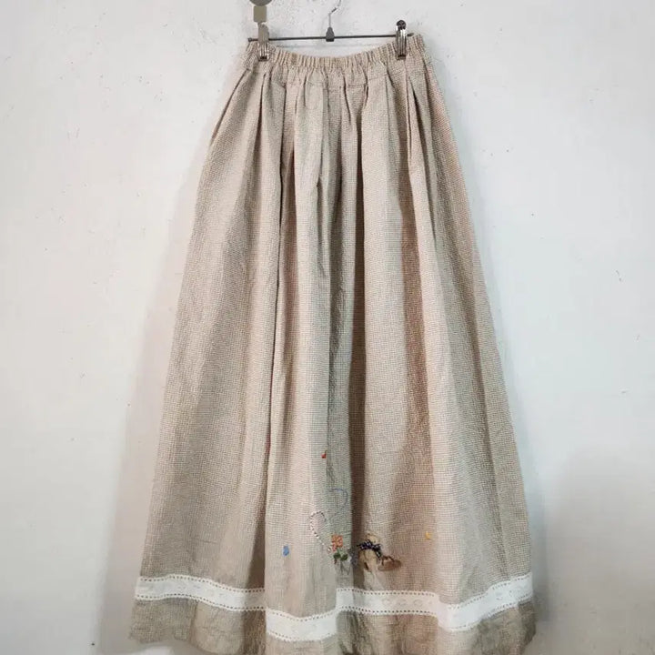 [BUNJANG] Checkered Long Skirt with Embroidered Lace Detail / 체크 롱 스커트 자수 레이스 디테일