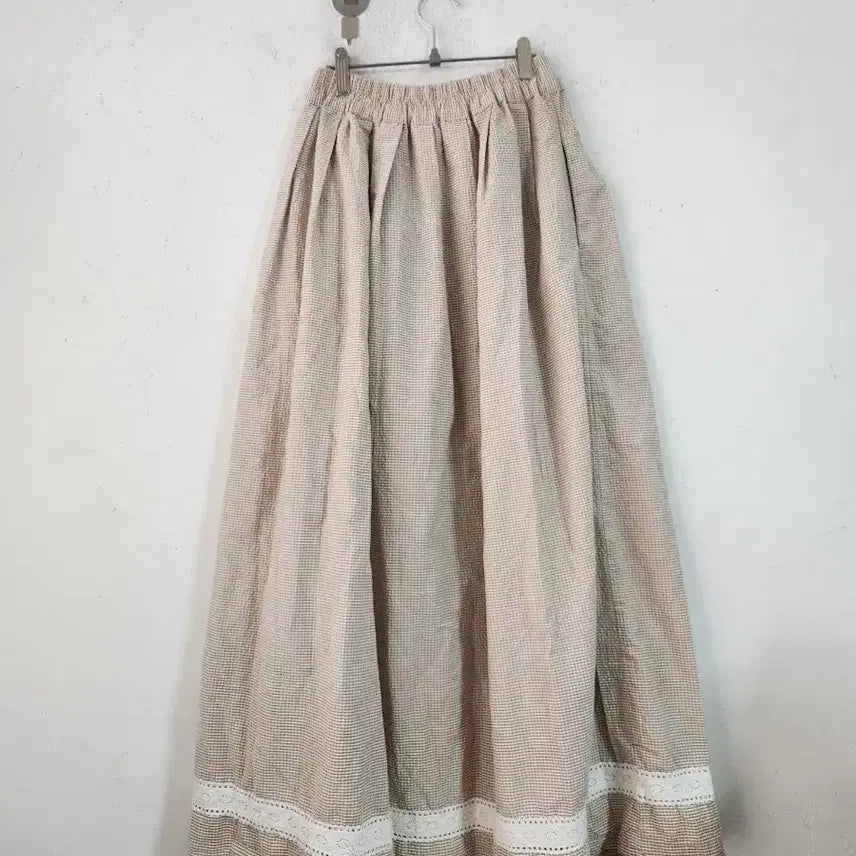 [BUNJANG] Checkered Long Skirt with Embroidered Lace Detail / 체크 롱 스커트 자수 레이스 디테일