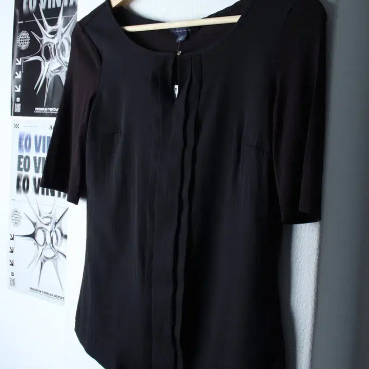 [BUNJANG] Tommy Hilfiger Short Sleeve T-Shirt - Black / W(XS-S) 타미힐피거 반팔 티셔츠 새상품 블라우스 블랙-76CE