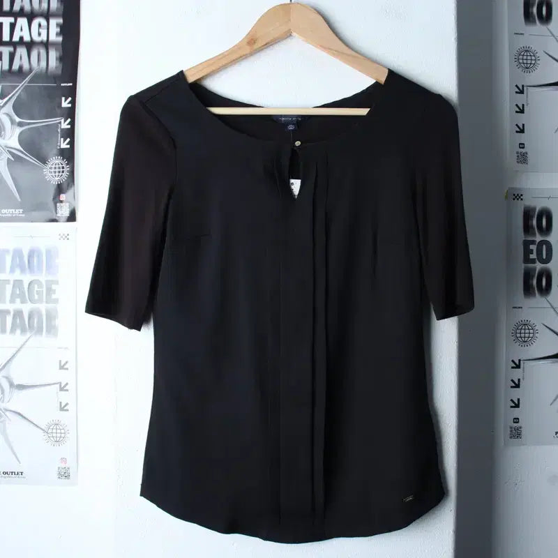 [BUNJANG] Tommy Hilfiger Short Sleeve T-Shirt - Black / W(XS-S) 타미힐피거 반팔 티셔츠 새상품 블라우스 블랙-76CE
