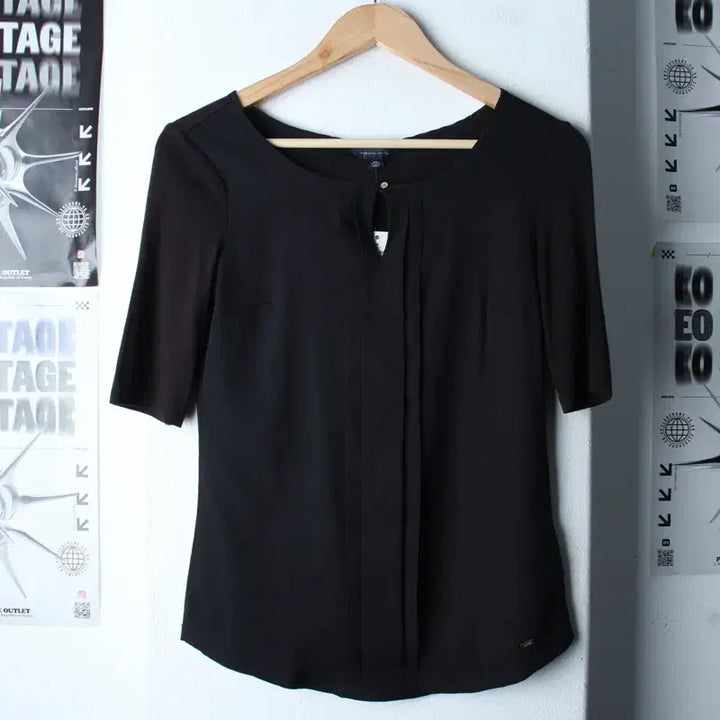 [BUNJANG] Tommy Hilfiger Short Sleeve T-Shirt - Black / W(XS-S) 타미힐피거 반팔 티셔츠 새상품 블라우스 블랙-76CE