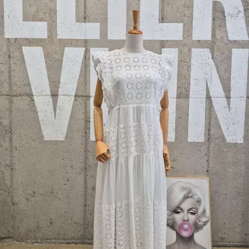 [BUNJANG] White Eyelet Punch Sleeveless Long Dress / 화이트 아일렛 펀칭 민소매 롱원피스