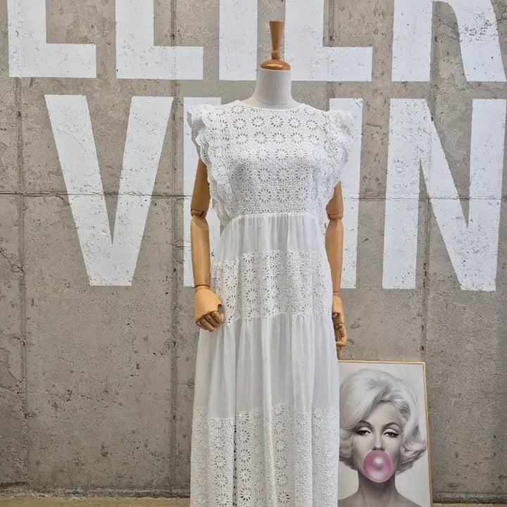 [BUNJANG] White Eyelet Punch Sleeveless Long Dress / 화이트 아일렛 펀칭 민소매 롱원피스