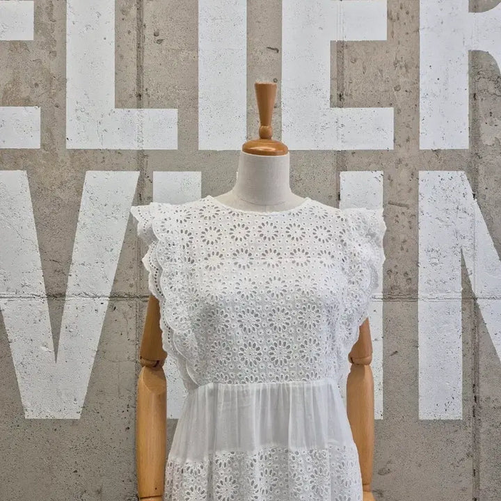 [BUNJANG] White Eyelet Punch Sleeveless Long Dress / 화이트 아일렛 펀칭 민소매 롱원피스