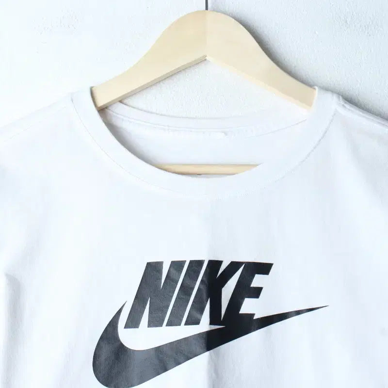 [BUNJANG] Nike Loose Fit Big Logo Cropped T-shirt White / W(S-M) 나이키 반팔 티셔츠 루즈핏 빅로고 크롭 화이트-76D4